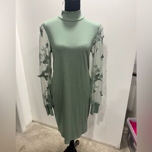 Elegant Green Dress with Sheer Floral Sleeves